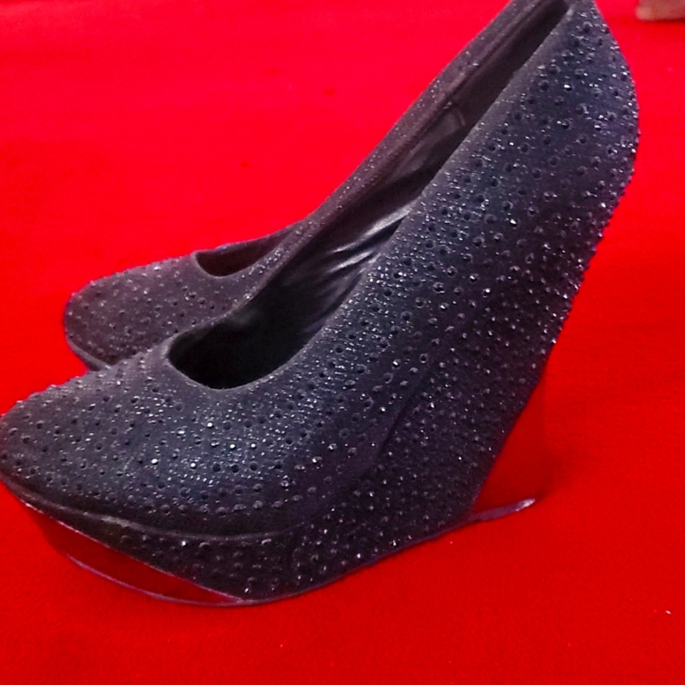 Shoes - Picture 2 of 4